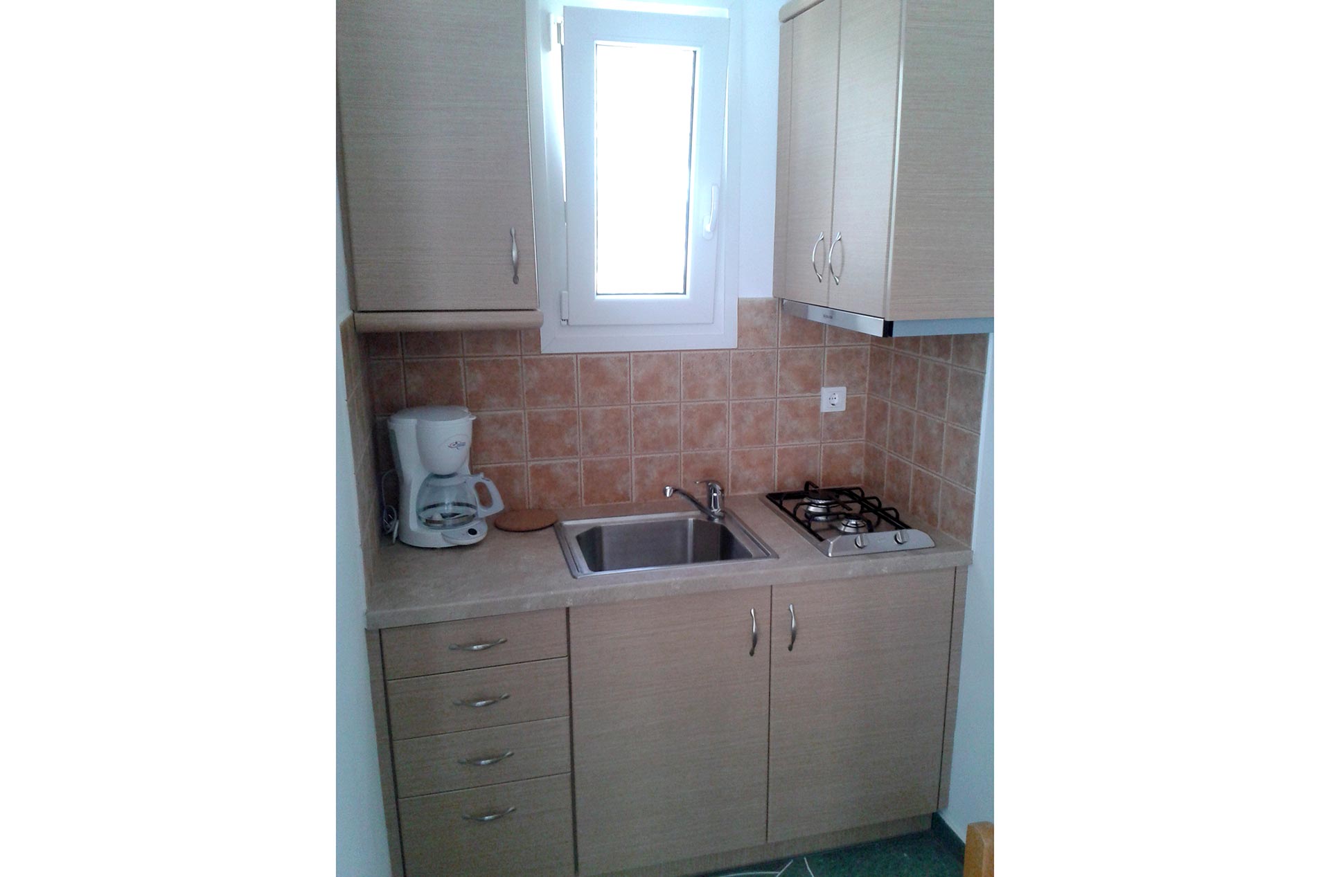 Kitchen of a room at Makis rooms at Sifnos