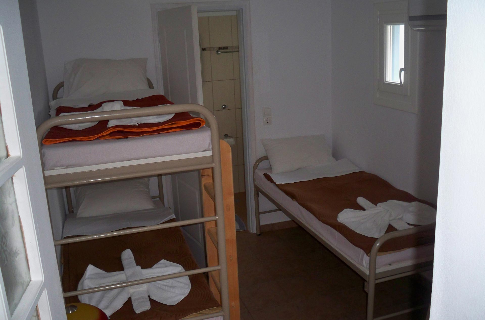 Bedroom at Makis rooms in Sifnos
