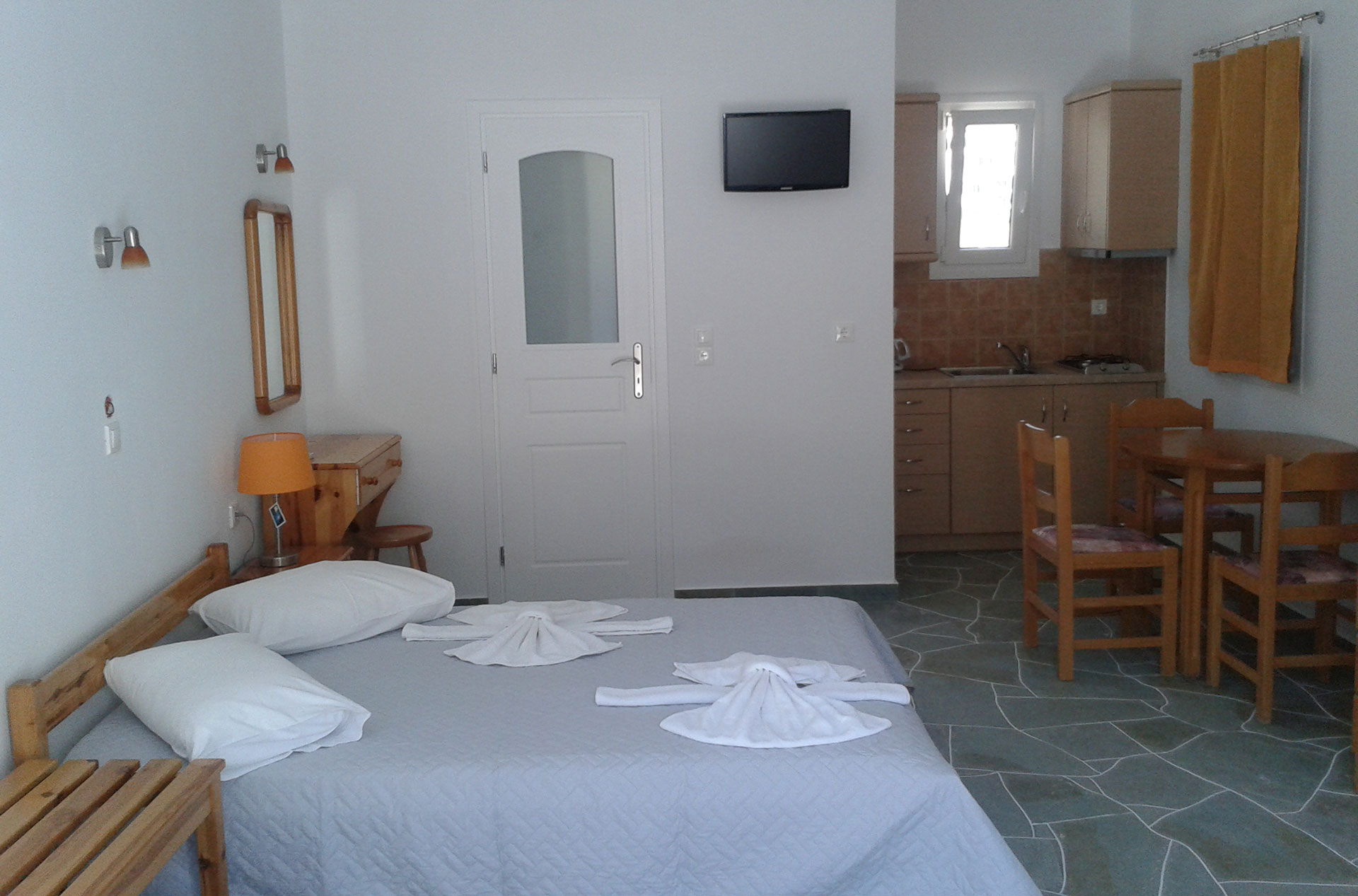 Studios for 4 people in Sifnos